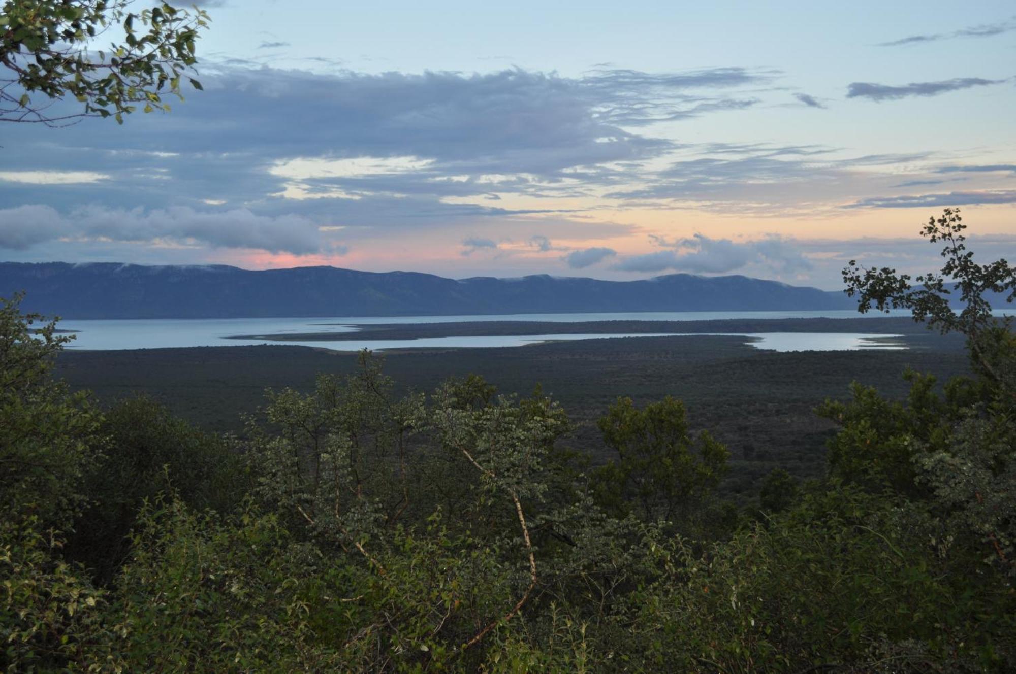 Shayamoya Tiger Fishing And Game Lodge Понгола Екстериор снимка